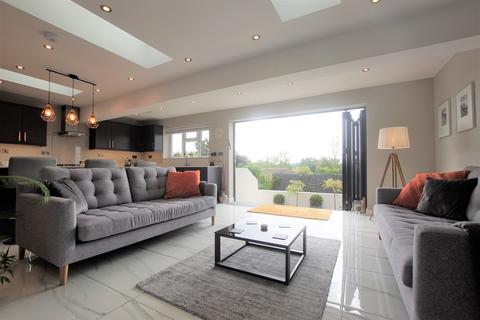 2 Berwick Close, Warwick, CV34 5UF