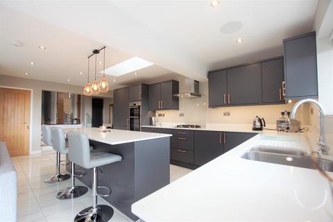 2 Berwick Close, Warwick, CV34 5UF