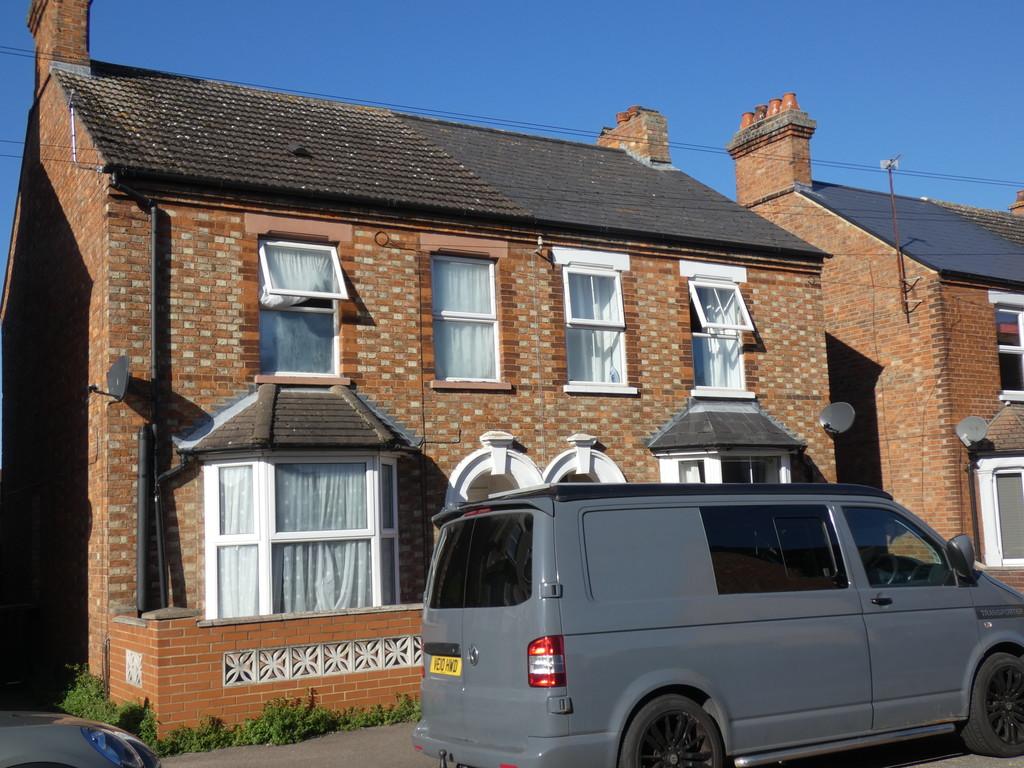 King Street, Kempston 3 bed semidetached house £1,250 pcm (£288 pw)