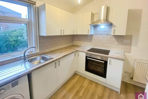 2 bedroom terraced house to rent, Kingshill Road, Chorlton, M21