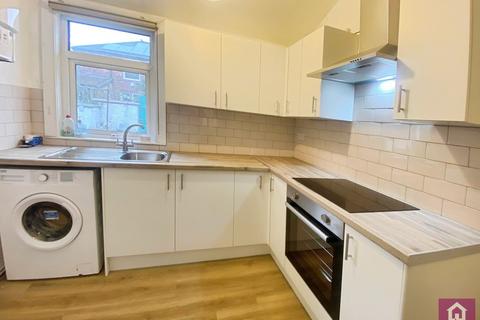 2 bedroom terraced house to rent, Kingshill Road, Chorlton, M21