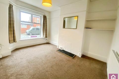 2 bedroom terraced house to rent, Kingshill Road, Chorlton, M21