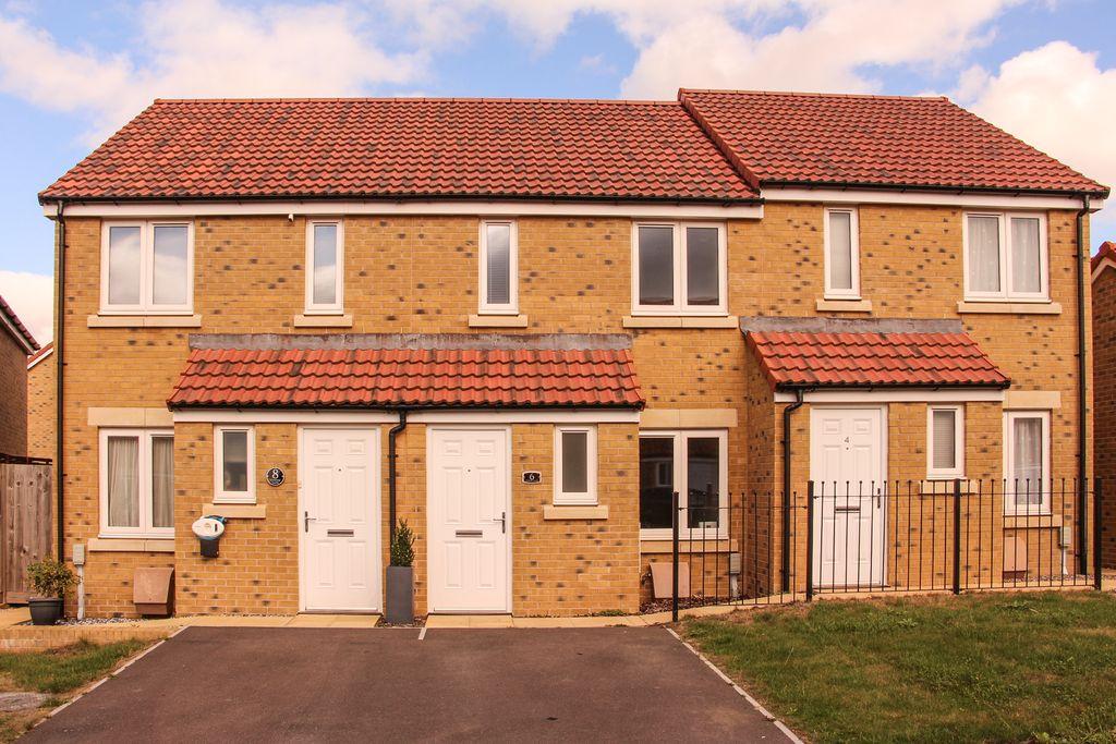 Lapwing Close, Houndstone, Yeovil... 2 bed terraced house £850 pcm (£