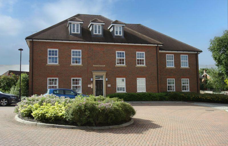 Ashburnham Drive, Cuckfield 2 bed apartment for sale £259,950