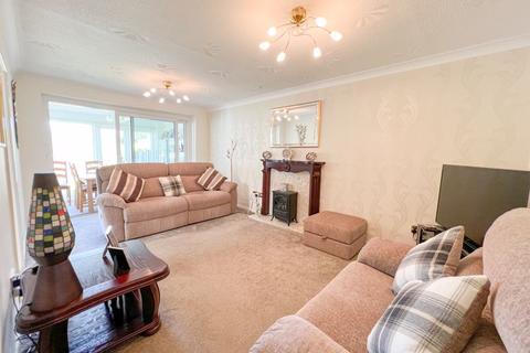 2 bedroom semi-detached bungalow for sale - Larchwood Crescent, Streetly, Sutton Coldfield, B74 3RB