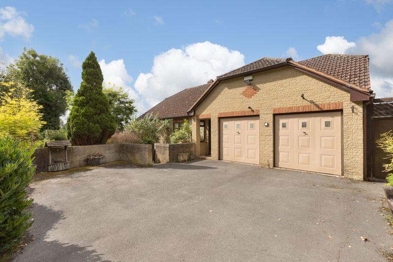 Westbrook, Bromham, Wiltshire, SN15 2EE 3 bed detached bungalow £575,000