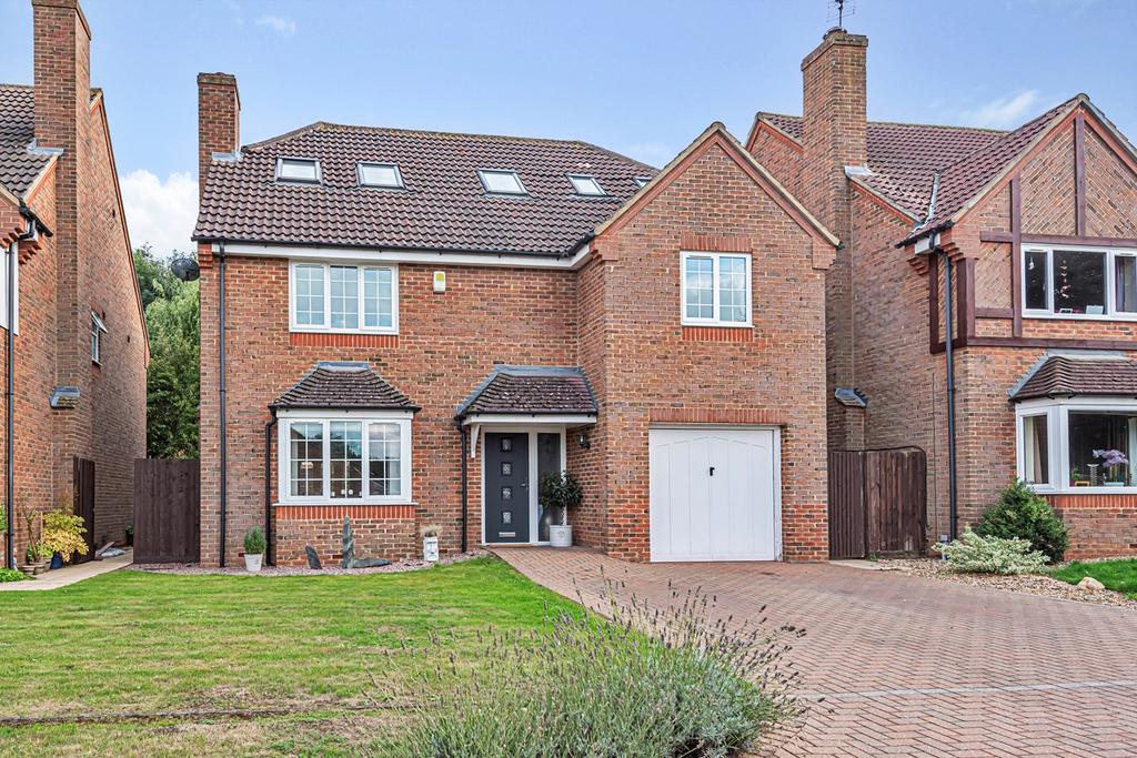 Bramley Close, Shefford, SG17 5 bed detached house £725,000