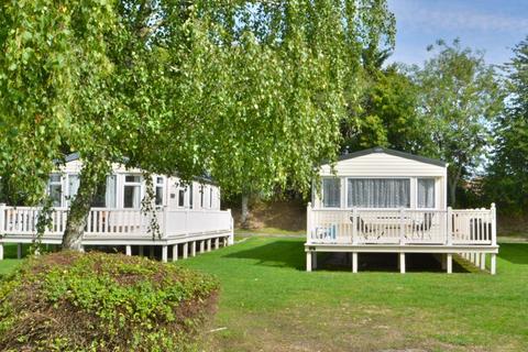 2 bedroom detached house for sale - Kingfisher Lake, Cotswold Hoburne, Cotswold Water Park
