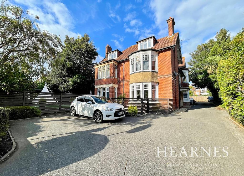 Portchester Road, Bournemouth, BH8 2 bed apartment £260,000