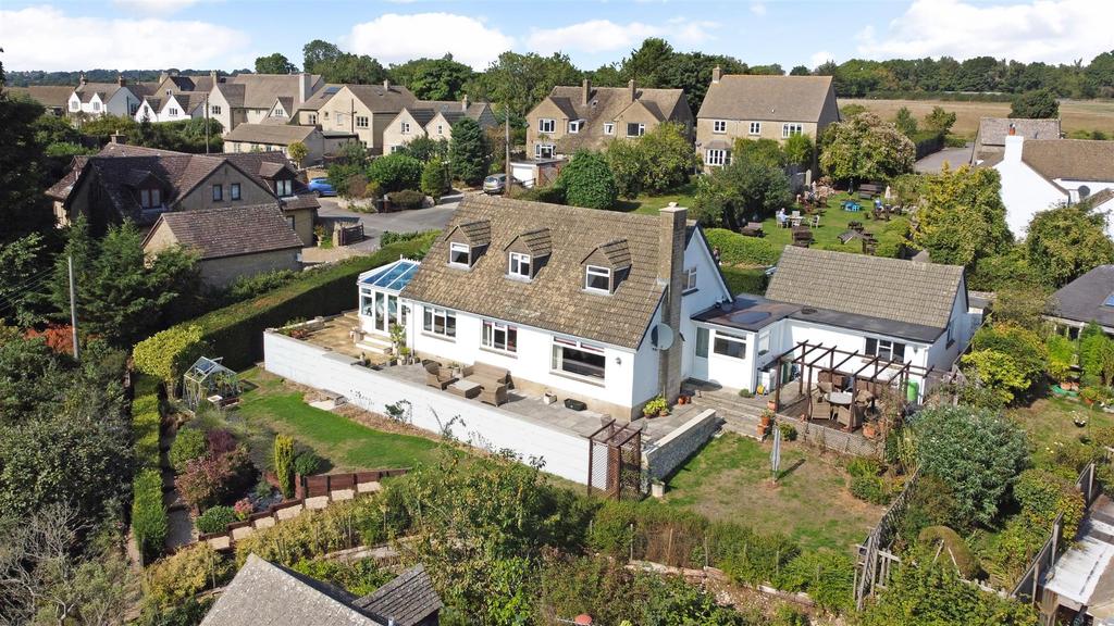 Oakridge Lynch, Stroud 4 bed detached bungalow £775,000