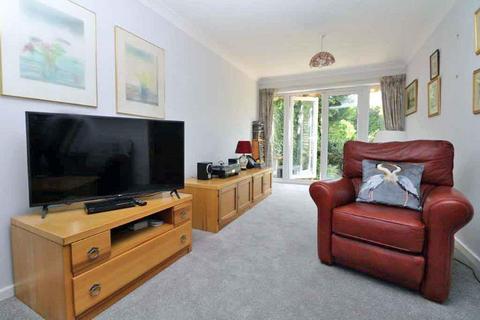 8 Castle Close, Warwick, CV34 4DB