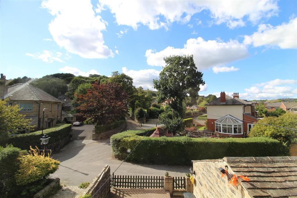 Nest Lane, Mytholmroyd, Hebden Bridge 3 bed barn conversion £1,095