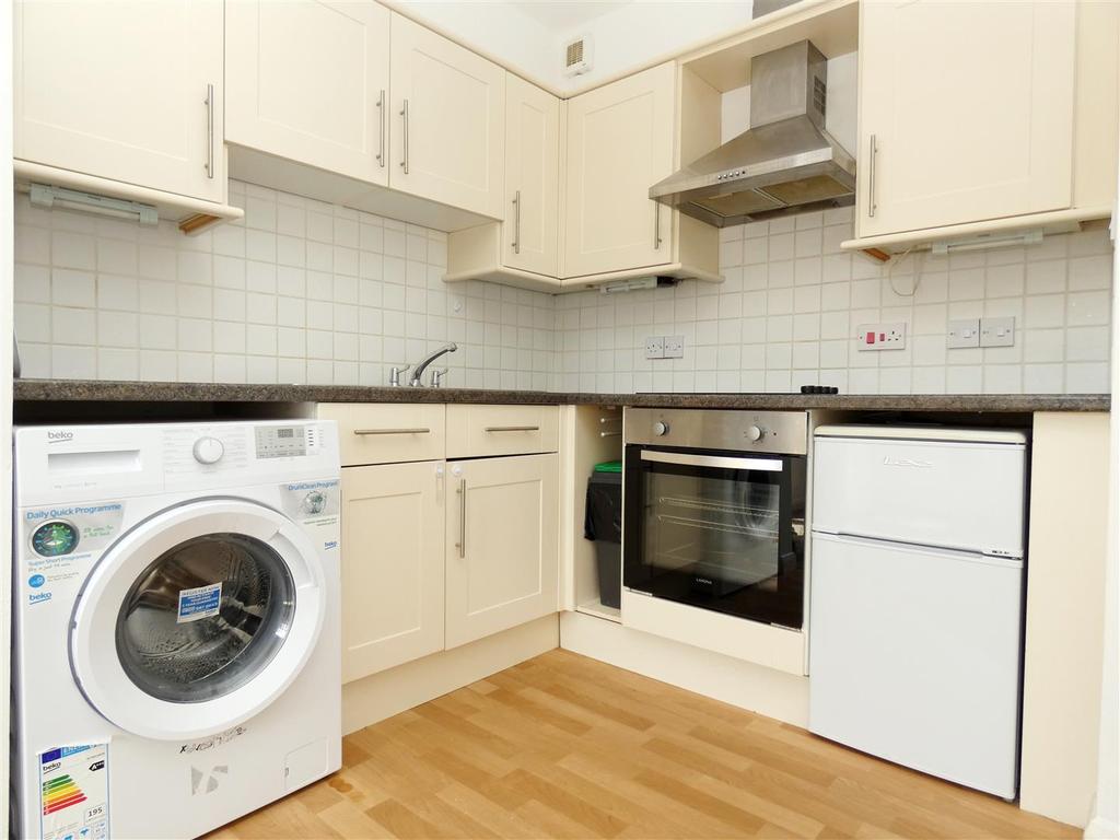 Preston Street, Faversham 1 bed flat £700 pcm (£162 pw)