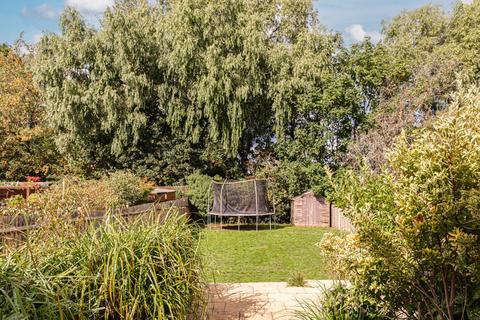 73 Thorndon Gardens, Epsom, KT19 0QB