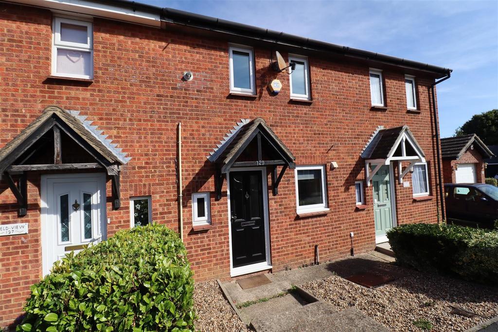 Broadway, Silver End, Witham 2 bed terraced house £1,200 pcm (£277 pw)