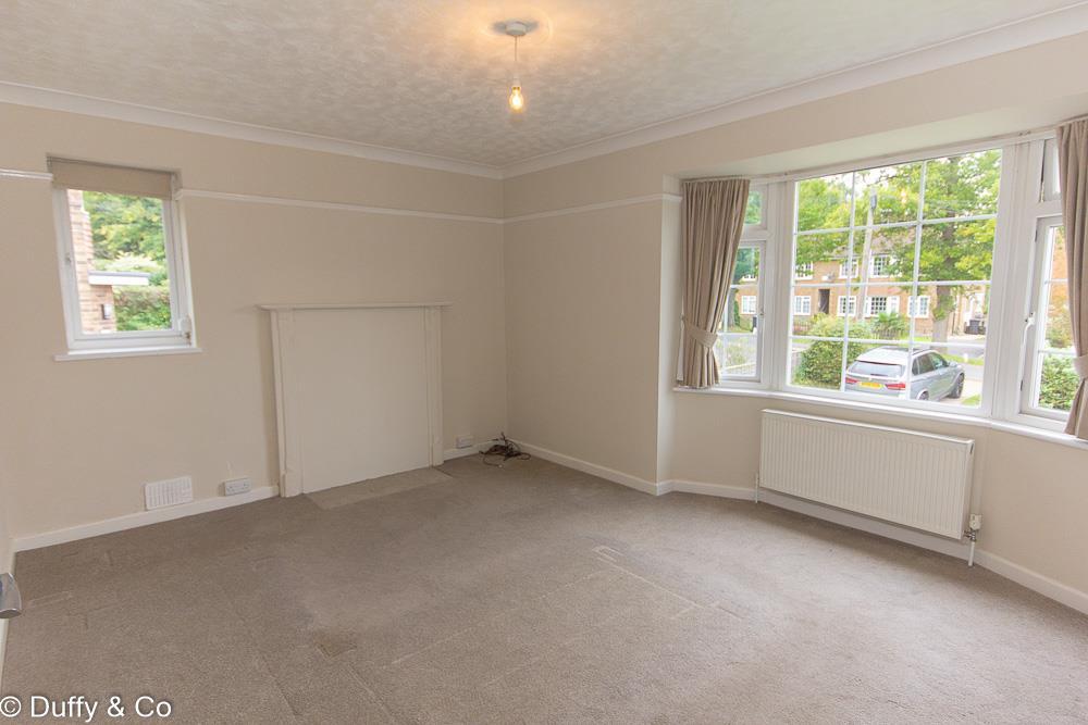 Franklands Village, Haywards Heath 1 bed flat £700 pcm (£162 pw)