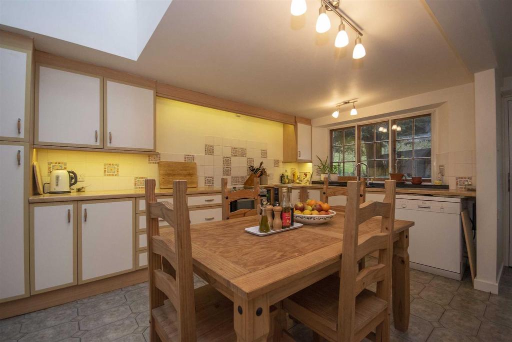 Kitchen/ Breakfast Room