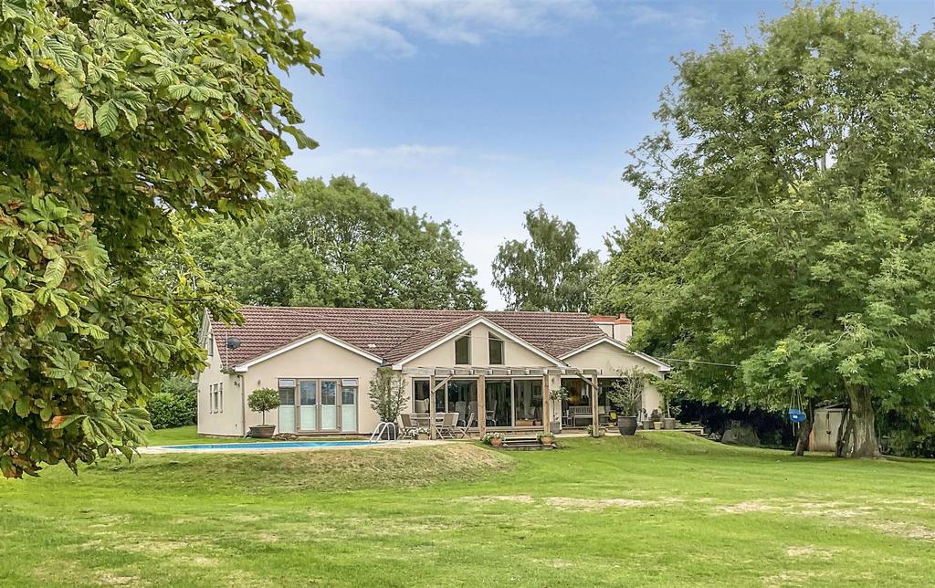 Hampton, Highworth 5 bed detached house £1,275,000