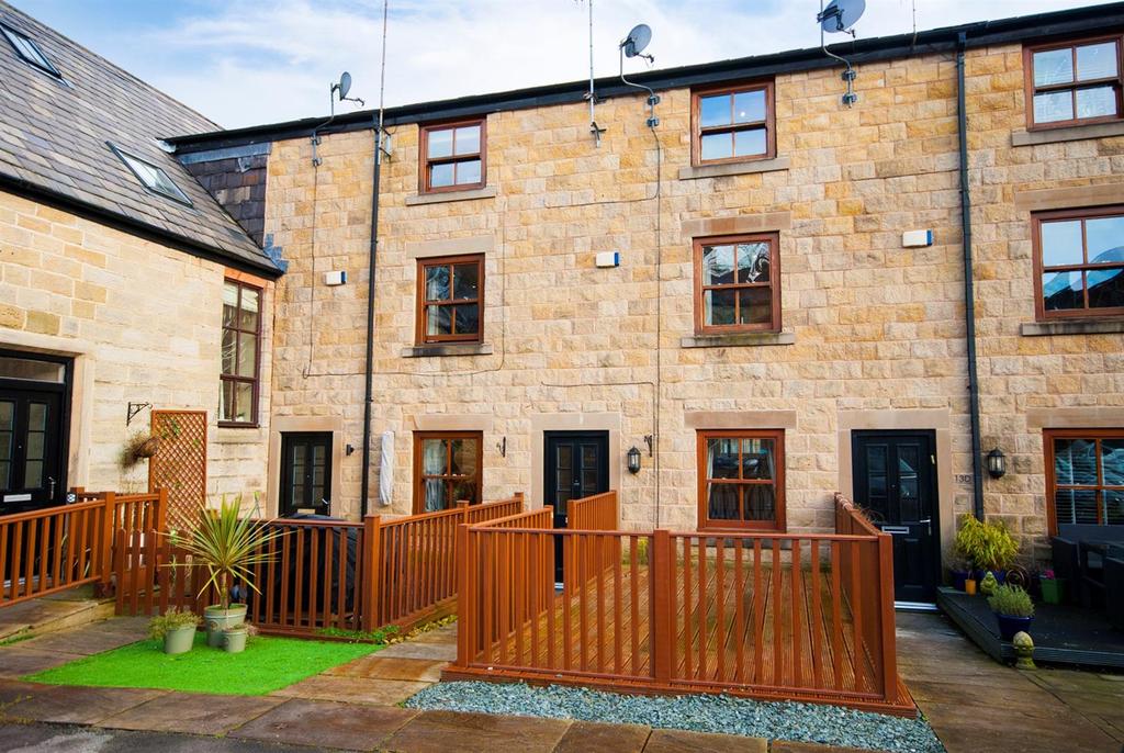 Crow Lane, Ramsbottom, Bury 3 bed terraced house £1,100 pcm (£254 pw)