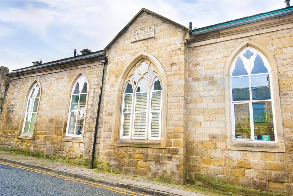 Crow Lane, Ramsbottom, Bury 3 bed terraced house £1,100 pcm (£254 pw)