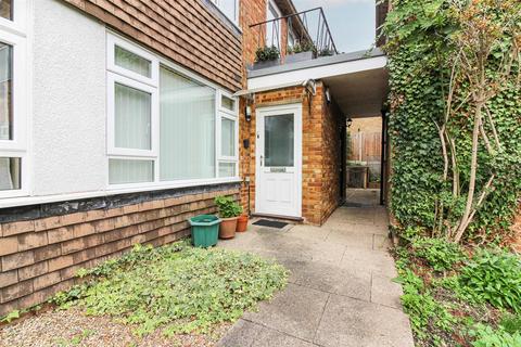 4, Waikato Lodge Russell Road, Buckhurst Hill, IG9 5QH