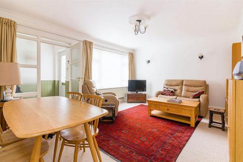 4, Waikato Lodge Russell Road, Buckhurst Hill, IG9 5QH