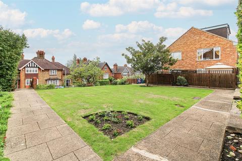 4, Waikato Lodge Russell Road, Buckhurst Hill, IG9 5QH