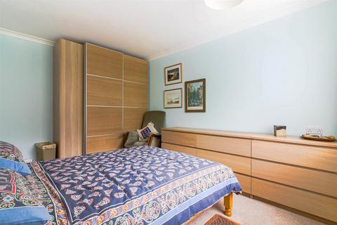 4, Waikato Lodge Russell Road, Buckhurst Hill, IG9 5QH