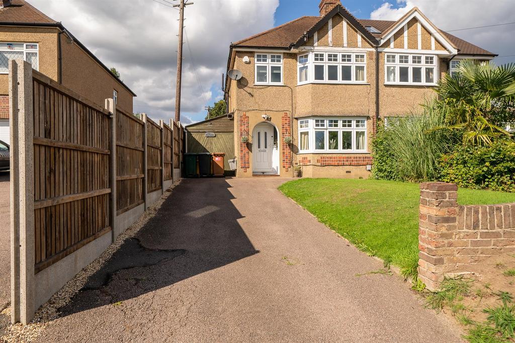 Watford Road, Croxley Green 4 bed house £685,000