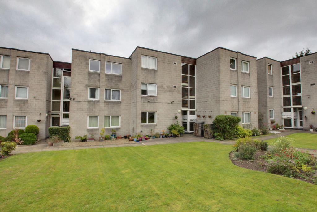 Lawns Hall Close, Adel, Leeds LS16 8HY 1 bed ground floor flat £110,000