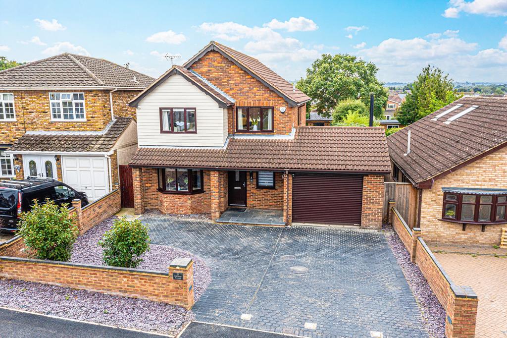 Oakleigh Avenue, Hockley, SS5 4 bed detached house £700,000