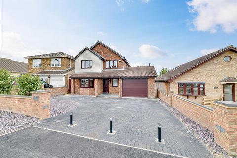 5 bedroom detached house for sale, Oakleigh Avenue, Hullbridge, SS5