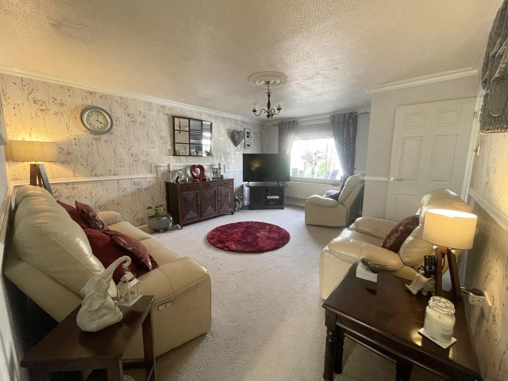 Griffon Close, Quedgeley, Gloucester 3 bed detached house £315,000
