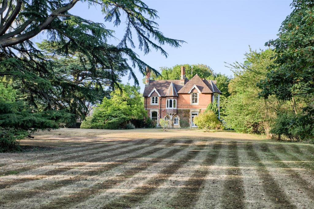 Warwick Road, StratfordUponAvon 12 bed detached house for sale £