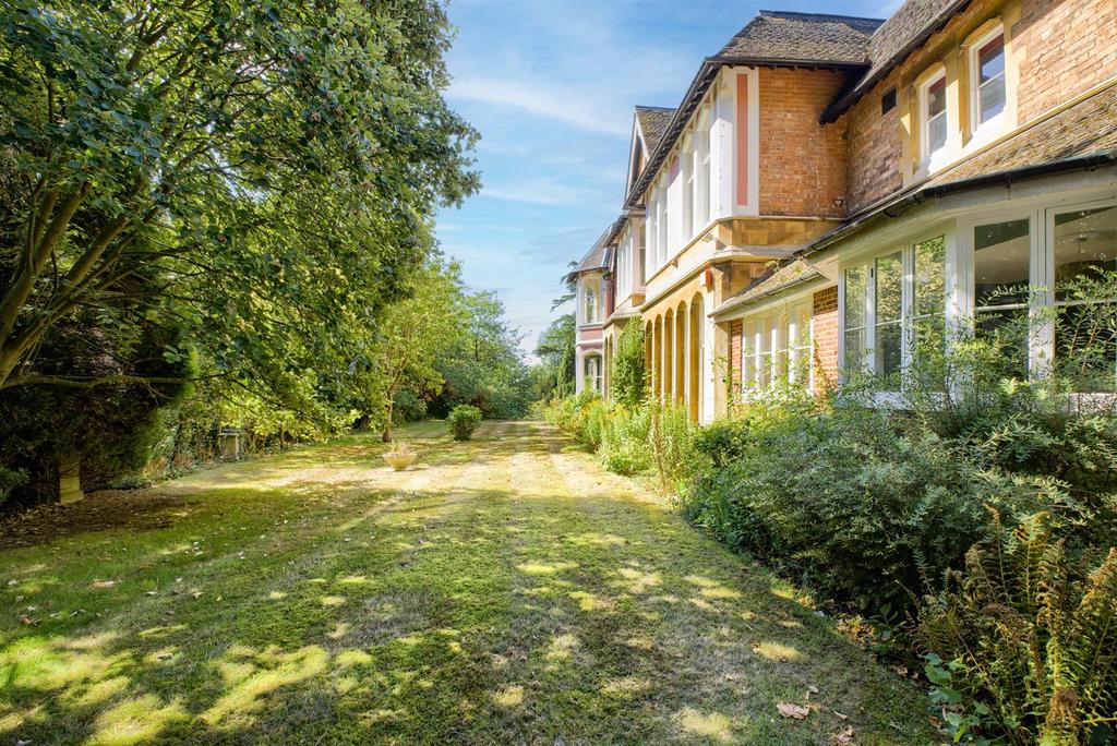 Warwick Road, StratfordUponAvon 12 bed detached house for sale £