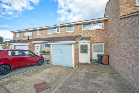 3 bedroom terraced house for sale - Violet Close, Springfield, Chelmsford