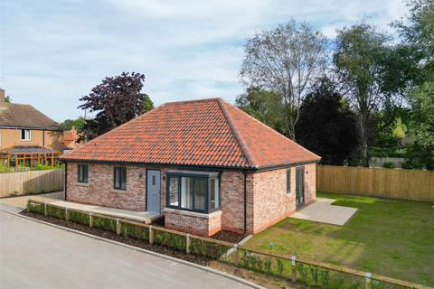 2 bedroom detached bungalow for sale - 1 Millfield Close, Tealby