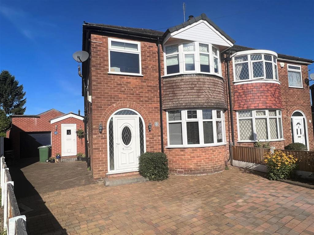 Okehampton Crescent, Sale 5 bed semidetached house £550,000