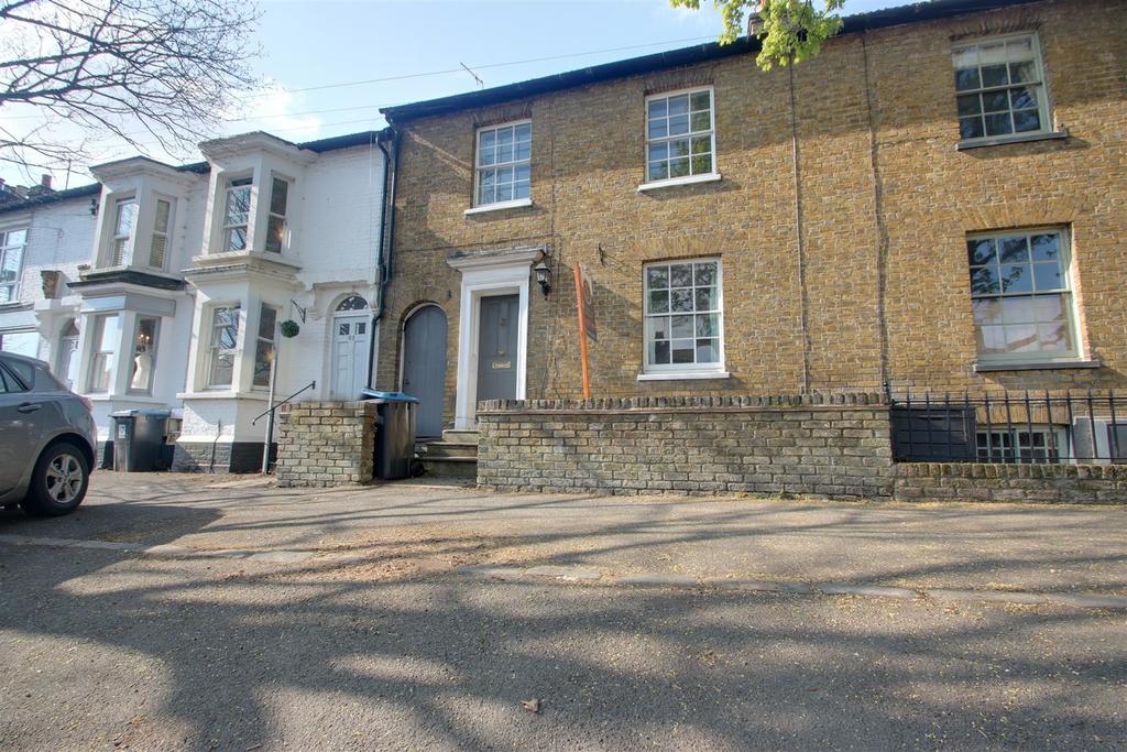 High Street, Berkhamsted 3 bed terraced house £2,100 pcm (£485 pw)
