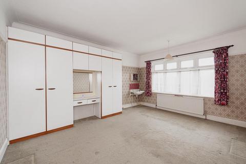 2 Elm Grove, Epsom, KT18 7LZ