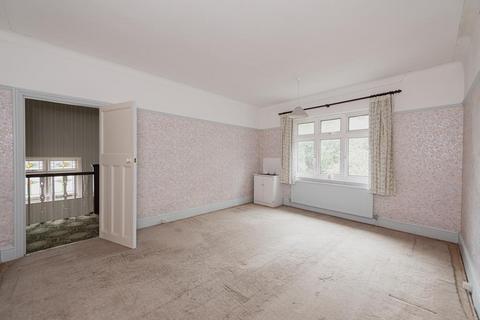 2 Elm Grove, Epsom, KT18 7LZ