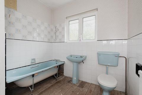 2 Elm Grove, Epsom, KT18 7LZ