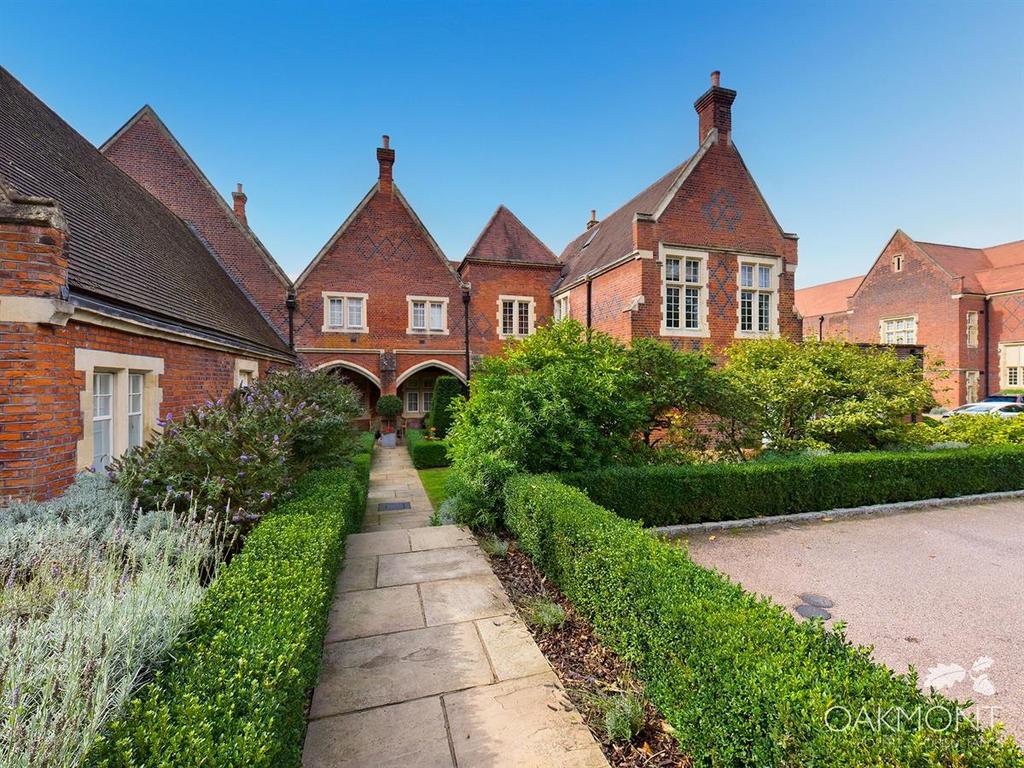Myers Court, The Galleries, Brentwood 2 bed apartment £2,250 pcm (£