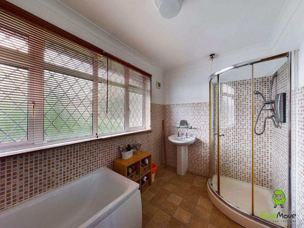 Ensuite to Bed 1