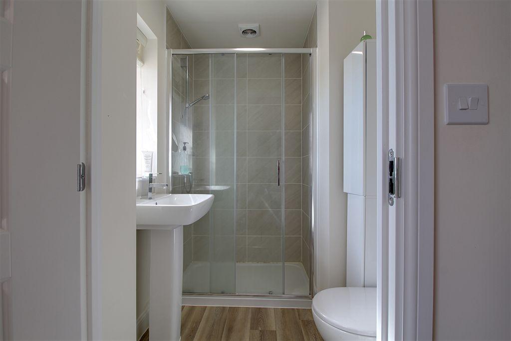 Ensuite to Bed 1