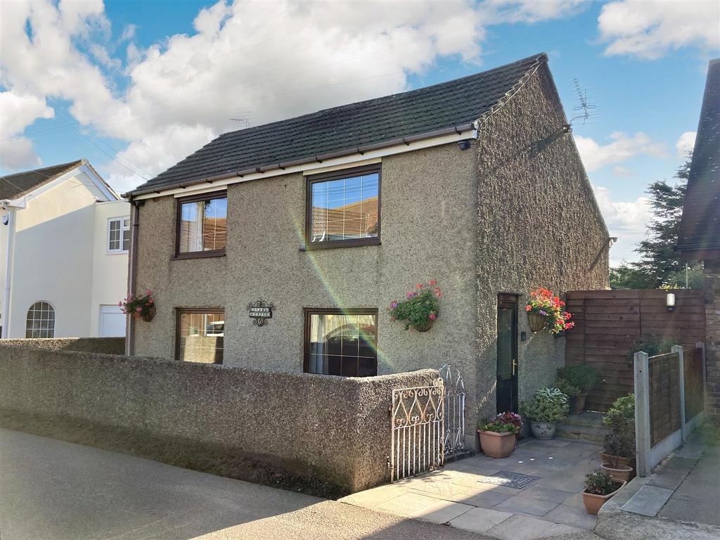Sandy Lane, Grays 3 bed detached house £450,000