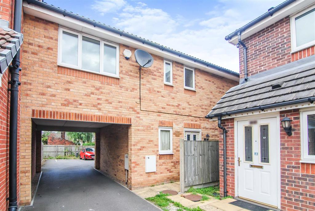 Haverhill Grove, Wombwell, Barnsley 3 bed townhouse £140,000