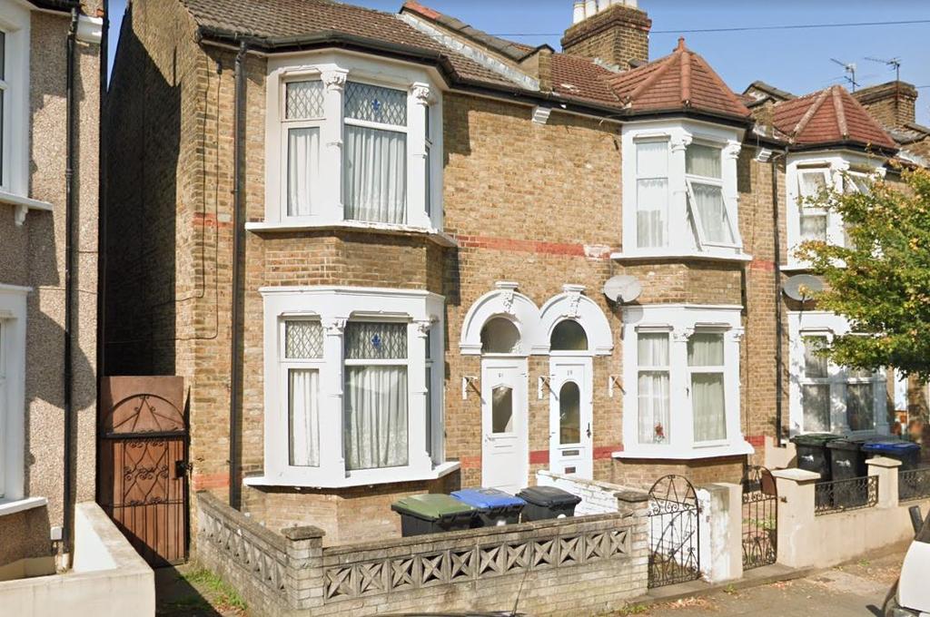 Titchfield Road, Enfield 3 bed house £2,495 pcm (£576 pw)