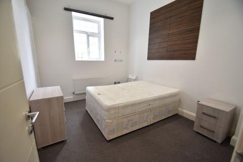 1 bedroom in a house share to rent, Room @ Uxbridge Road W12