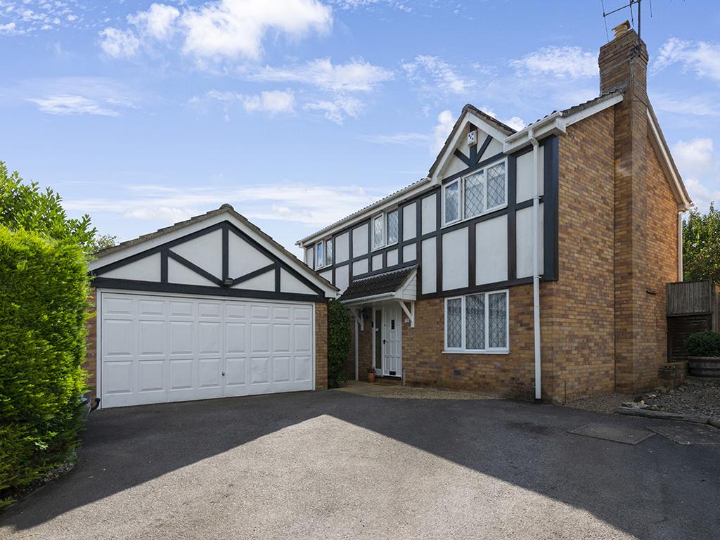 Abbots Way, Sherborne, Dorset, DT9 4 bed detached house for sale £465,000